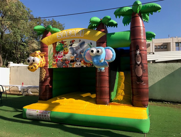 מתנפח טירת יער להשכרה