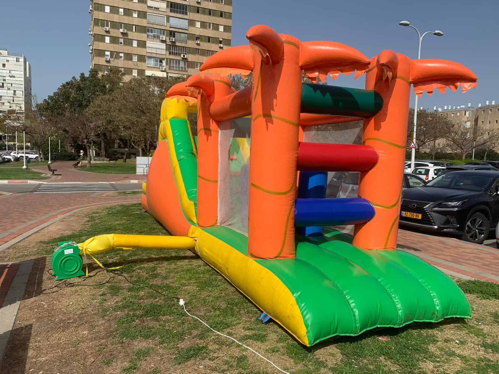 השכרת מתנפח אתגרון גולד