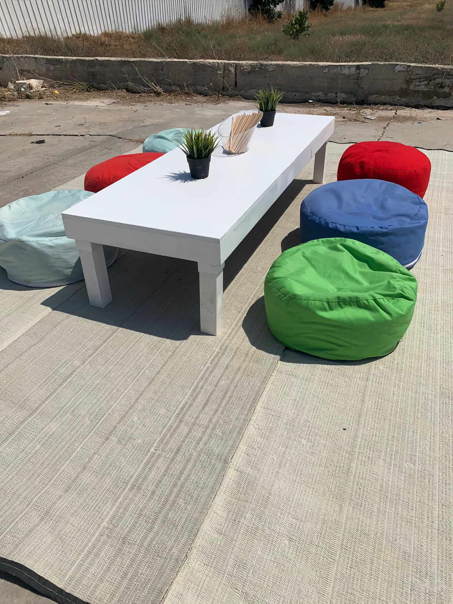 שולחן נמוך להשכרה