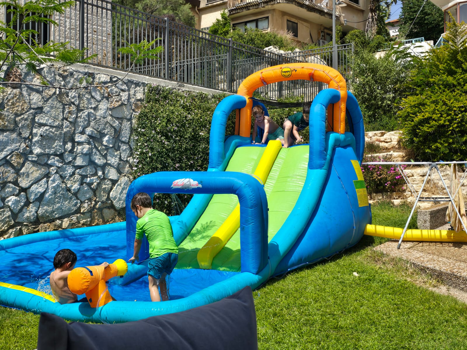 מגלשת מים כפולה להשכרה